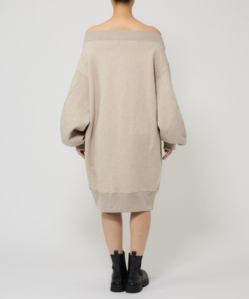 BABYLONE（バビロン）の「オフショルスウェットミニワンピ（ワンピース・レディース・ベージュ/チャコール・フリー）」の19枚目の写真