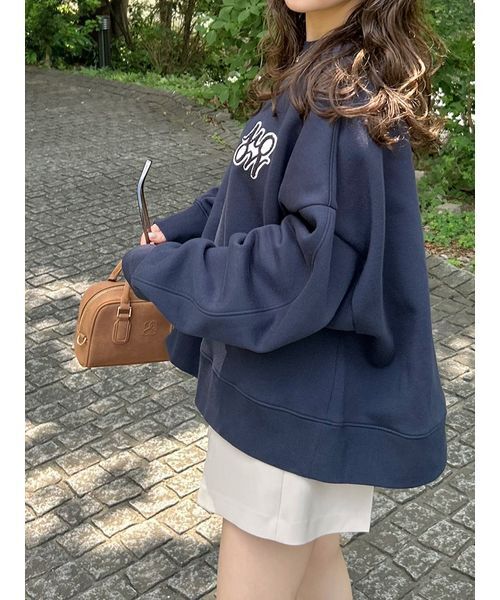 Mila Owen（ミラオーウェン）の「【USAGI ONLINE・ZOZOTOWN限定】ビッグトレーナー（スウェット・レディース・ホワイト/ダークネイビー・F）」の6枚目の写真