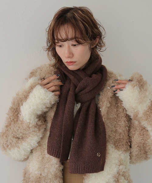 CLEIO（クレイオ）の「【CLEIO】チャーム付き無地マフラー SIMPLE PLAIN MUFFLER WITH CHARM/737-14660（マフラー・レディース・サックスブルー/グレー/チャコール/ベージュ/ブラウン/ライトグリーン・FREE）」の4枚目の写真