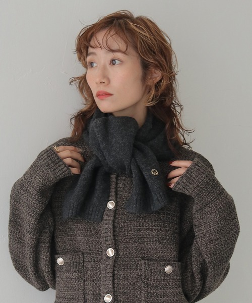 CLEIO（クレイオ）の「【CLEIO】チャーム付き無地マフラー SIMPLE PLAIN MUFFLER WITH CHARM/737-14660（マフラー・レディース・サックスブルー/グレー/チャコール/ベージュ/ブラウン/ライトグリーン・FREE）」の3枚目の写真