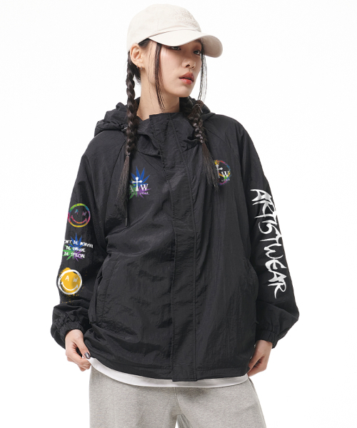 ARTISTWEAR（アーティストウェア）の「[ATW]ソルドアウトフード風防（ナイロンジャケット・レディース・ブラック・MEDIUM/LARGE/X-LARGE/XX-LARGE）」の4枚目の写真