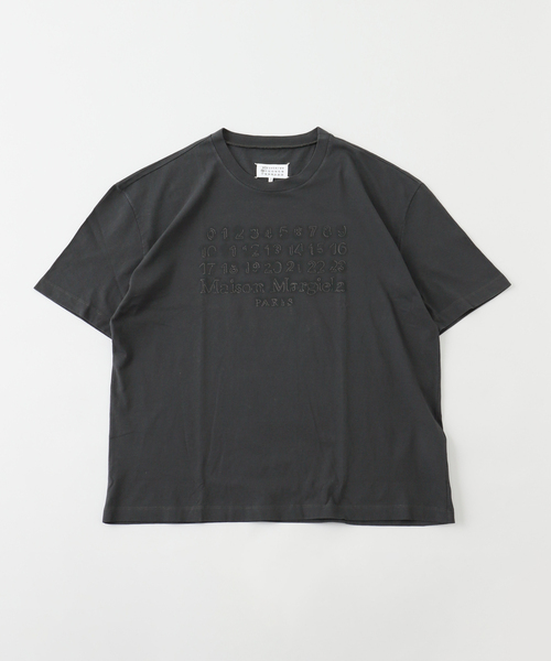 エディフィス（EDIFICE）/MAISON MARGIELA（メゾンマルジェラ） SYADOW CALENDAR LOGO TEE EDIFICE（エディフィス）の「MAISON MARGIELA（メゾンマルジェラ
