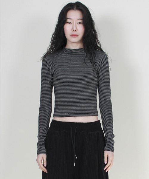 DEMARC(ドゥマーク)の「ピンストライプスリムクロップ長袖Tシャツブラック(Tシャツ/カットソー・レディース・その他・MEDIUM/LARGE)」の2枚目の写真