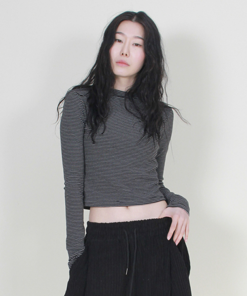 DEMARC(ドゥマーク)の「ピンストライプスリムクロップ長袖Tシャツブラック(Tシャツ/カットソー・レディース・その他・MEDIUM/LARGE)」の4枚目の写真