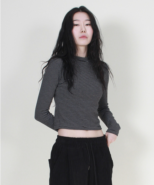 DEMARC(ドゥマーク)の「ピンストライプスリムクロップ長袖Tシャツブラック(Tシャツ/カットソー・レディース・その他・MEDIUM/LARGE)」の6枚目の写真