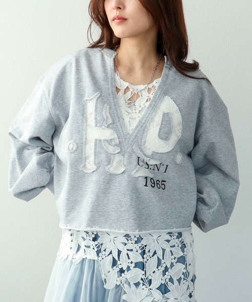 Three Four Time（ｽﾘｰﾌｫｰﾀｲﾑ）の「ロゴレーススウェットプルオーバー（スウェット・レディース・グレー/ライトグレー・FREE）」の2枚目の写真