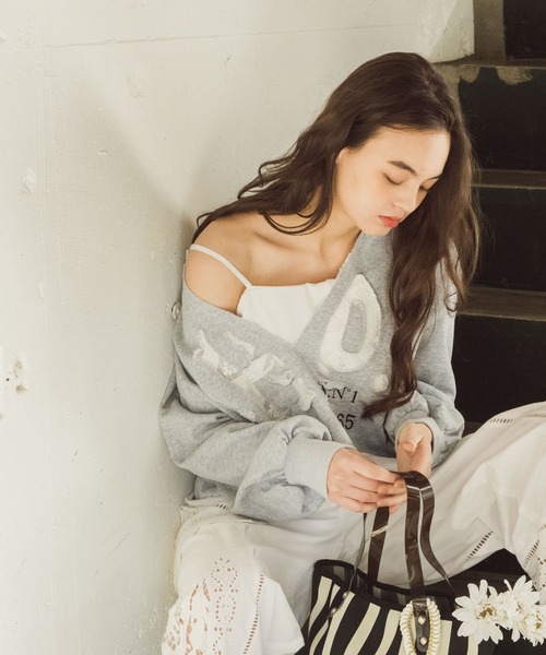 Three Four Time（ｽﾘｰﾌｫｰﾀｲﾑ）の「ロゴレーススウェットプルオーバー（スウェット・レディース・グレー/ライトグレー・FREE）」の4枚目の写真