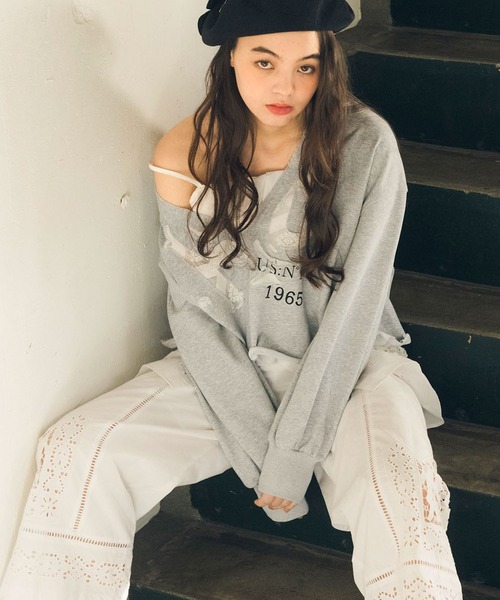 Three Four Time（ｽﾘｰﾌｫｰﾀｲﾑ）の「ロゴレーススウェットプルオーバー（スウェット・レディース・グレー/ライトグレー・FREE）」の5枚目の写真