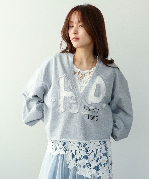 Three Four Time（ｽﾘｰﾌｫｰﾀｲﾑ）の「ロゴレーススウェットプルオーバー（スウェット・レディース・グレー/ライトグレー・FREE）」の8枚目の写真