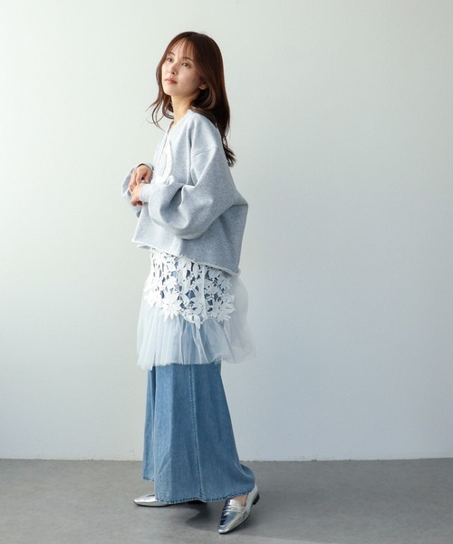 Three Four Time（ｽﾘｰﾌｫｰﾀｲﾑ）の「ロゴレーススウェットプルオーバー（スウェット・レディース・グレー/ライトグレー・FREE）」の11枚目の写真