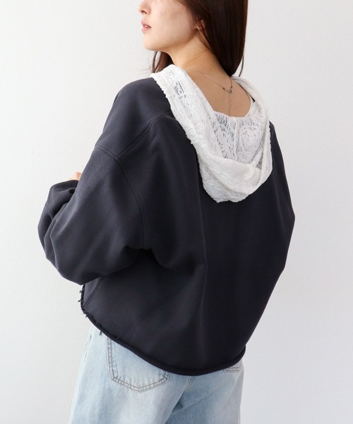 Three Four Time（ｽﾘｰﾌｫｰﾀｲﾑ）の「ロゴレーススウェットプルオーバー（スウェット・レディース・グレー/ライトグレー・FREE）」の15枚目の写真