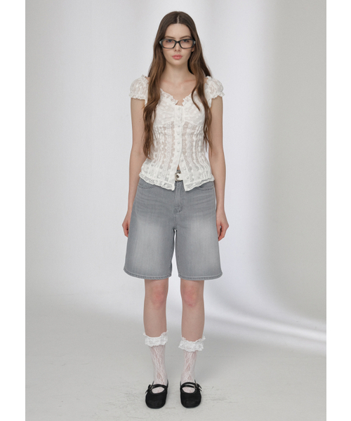 BUTTON UP(ボタンアップ)の「グレーウォッシュドショートデニムパンツ(その他パンツ・レディース・その他・SMALL/MEDIUM/LARGE)」の2枚目の写真