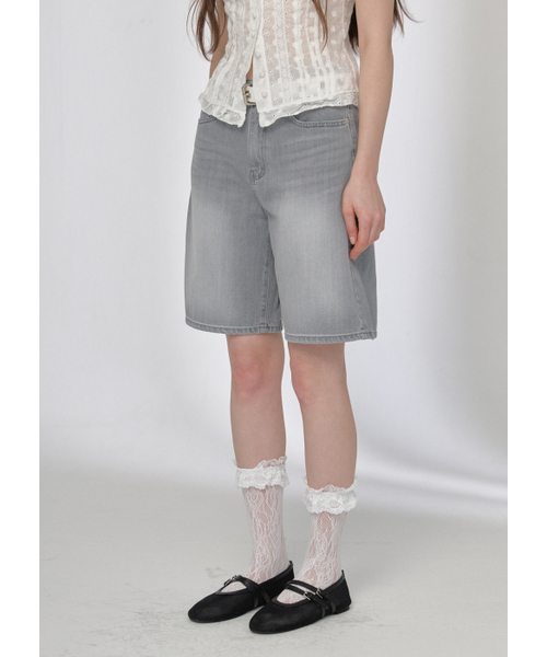 BUTTON UP(ボタンアップ)の「グレーウォッシュドショートデニムパンツ(その他パンツ・レディース・その他・SMALL/MEDIUM/LARGE)」の3枚目の写真