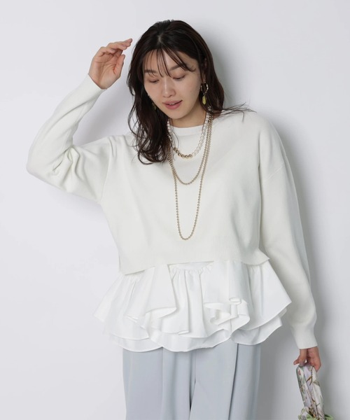 JUSGLITTY(ジャスグリッティー)の「フリルキャミレイヤードニット(ニット/セーター・レディース・ホワイト/ネイビー/ベージュ・2)」の2枚目の写真