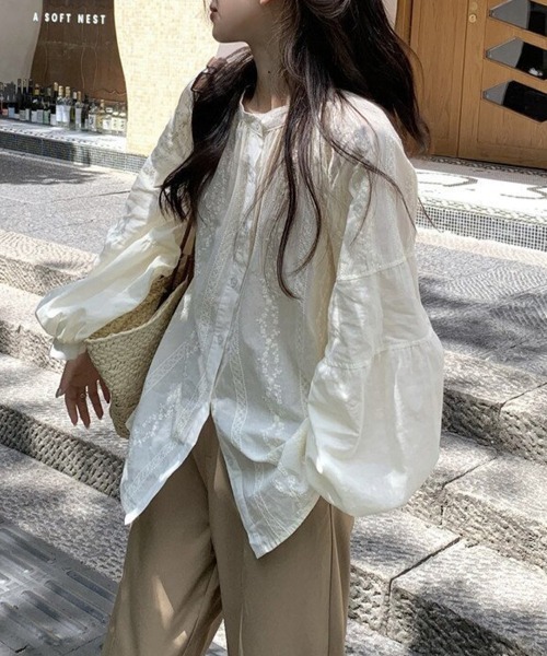 SallyLunn(サリーラン)の「レースギャザーブラウス(シャツ/ブラウス・レディース・ホワイト・SMALL/MEDIUM/LARGE)」の3枚目の写真