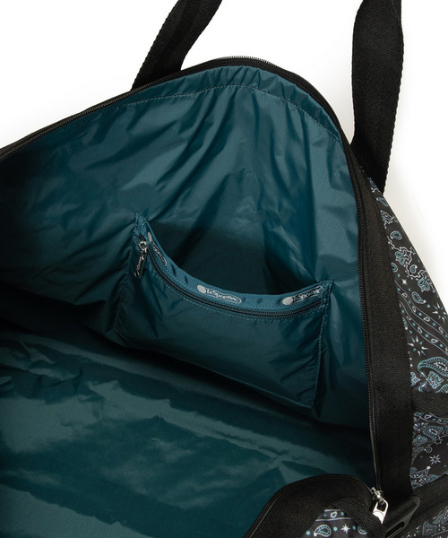 LeSportsac（レスポートサック）の「DELUXE LG WEEKENDER ステレートバンダナ（ボストンバッグ・レディース・グレー・FREE）」の4枚目の写真