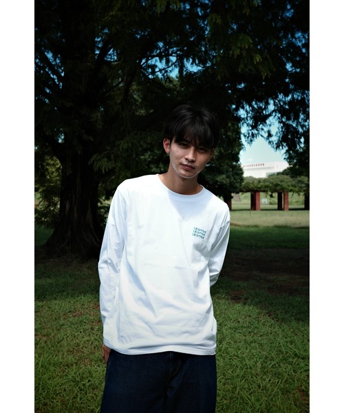 skoool(スクール)の「ロゴプリント ロングスリーブTシャツ/バックプリントデザイン × ベーシックシルエット(Tシャツ/カットソー・メンズ・ネイビー/イエロー/ホワイト・MEDIUM/LARGE)」の12枚目の写真