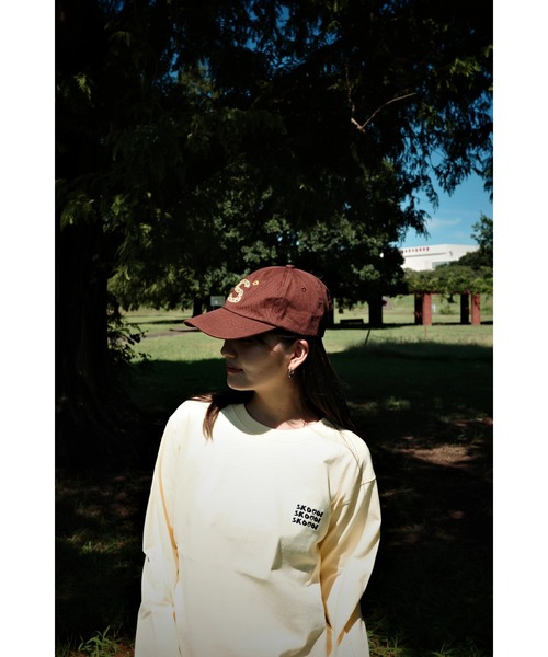 skoool(スクール)の「ロゴプリント ロングスリーブTシャツ/バックプリントデザイン × ベーシックシルエット(Tシャツ/カットソー・メンズ・ネイビー/イエロー/ホワイト・MEDIUM/LARGE)」の5枚目の写真