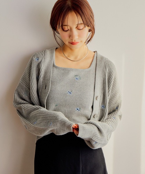 mysty woman(ミスティウーマン)の「花刺繍ニットアンサンブル 643359(アンサンブル・レディース・オフホワイト/グレー/ブラック・FREE)」の3枚目の写真