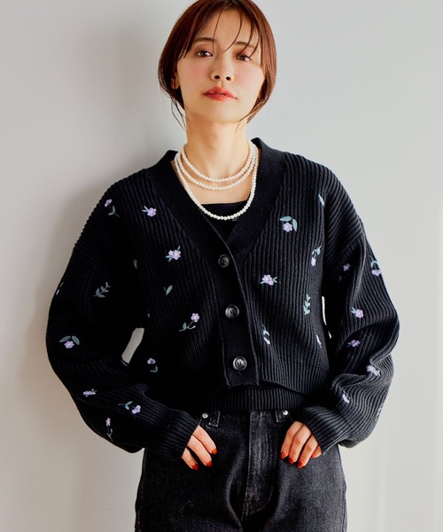 mysty woman(ミスティウーマン)の「花刺繍ニットアンサンブル 643359(アンサンブル・レディース・オフホワイト/グレー/ブラック・FREE)」の6枚目の写真