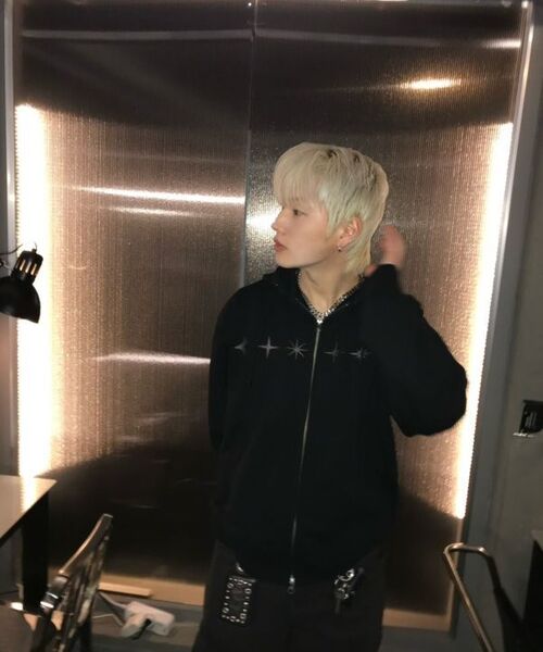 S'EST(エスイーエスティー)の「Star Hoodie Zip Up Black(パーカー・メンズ・ブラック・S/M/L)」の4枚目の写真