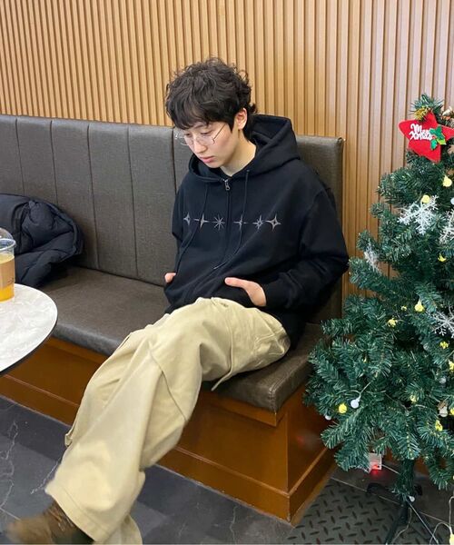 S'EST(エスイーエスティー)の「Star Hoodie Zip Up Black(パーカー・メンズ・ブラック・S/M/L)」の6枚目の写真