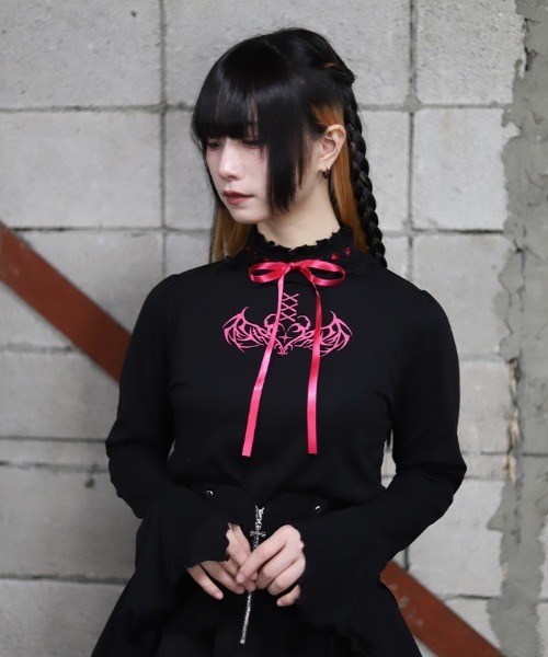 NIBBLE POISON（ニブルポイズン）の「サキュバスフレア袖プルオーバー（Tシャツ/カットソー・レディース・ブラック/ピンク・MEDIUM）」の11枚目の写真