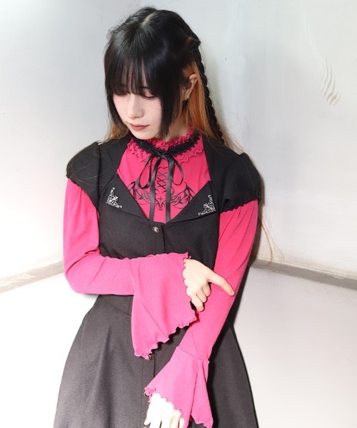 NIBBLE POISON（ニブルポイズン）の「サキュバスフレア袖プルオーバー（Tシャツ/カットソー・レディース・ブラック/ピンク・MEDIUM）」の12枚目の写真