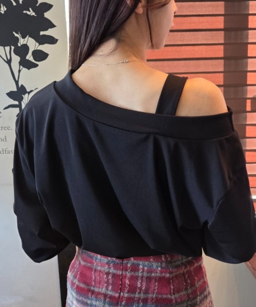 tolene(トレネ)の「ワンショルダー ベルト オーバーシルエット 長袖カットソー(ニット/セーター・レディース・ブラック/ブラウン・FREE)」の8枚目の写真