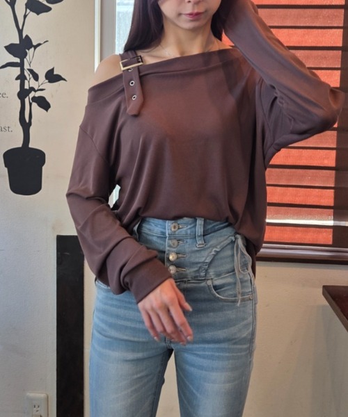 tolene(トレネ)の「ワンショルダー ベルト オーバーシルエット 長袖カットソー(ニット/セーター・レディース・ブラック/ブラウン・FREE)」の17枚目の写真