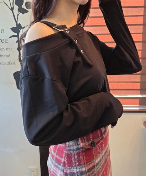 tolene(トレネ)の「ワンショルダー ベルト オーバーシルエット 長袖カットソー(ニット/セーター・レディース・ブラック/ブラウン・FREE)」の5枚目の写真