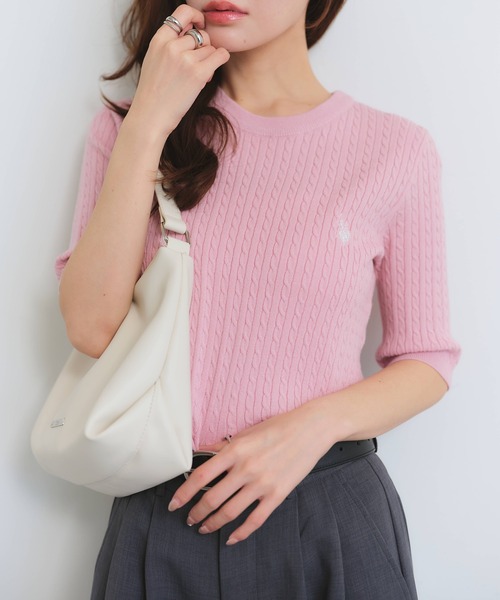 U.S. POLO ASSN.（ユーエスポロアッスン）の「【U.S. POLO ASSN./ユーエスポロアッスン】ロゴ刺繍 クルーネック 半袖 ケーブルニット（ニット/セーター・レディース・イエロー/ピンク/ネイビー系/オフホワイト/サックスブルー/ブラック系・M/L/LL）」の6枚目の写真