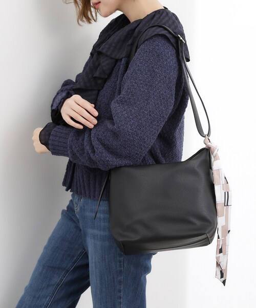 grove(グローブ)の「◆フラップスカーフ付ワンショルダー(ショルダーバッグ・レディース・ナチュラル/シルバー系その他/ブラック・00)」の2枚目の写真
