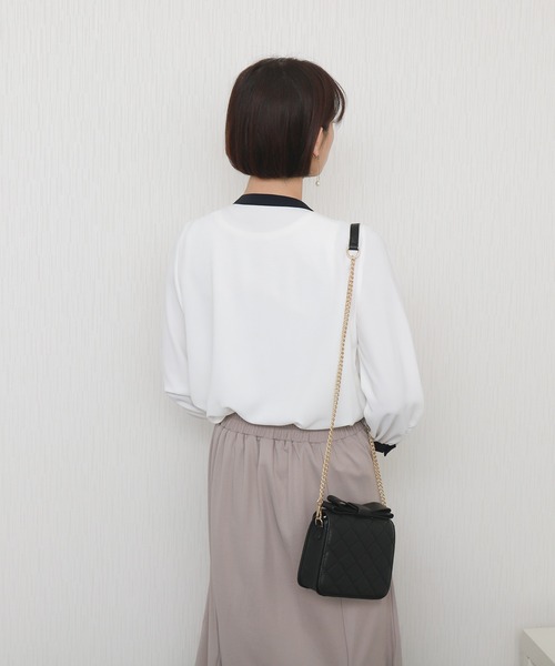 libelle more（リベル モア）の「【防汚加工／イージーケア／透けにくい】ラクケア スタンドカラー配色ブラウス（シャツ/ブラウス・レディース・オフホワイト/グレイッシュベージュ/ネイビー・M/L）」の7枚目の写真