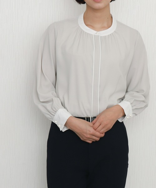 libelle more（リベル モア）の「【防汚加工／イージーケア／透けにくい】ラクケア スタンドカラー配色ブラウス（シャツ/ブラウス・レディース・オフホワイト/グレイッシュベージュ/ネイビー・M/L）」の11枚目の写真