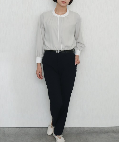 libelle more（リベル モア）の「【防汚加工／イージーケア／透けにくい】ラクケア スタンドカラー配色ブラウス（シャツ/ブラウス・レディース・オフホワイト/グレイッシュベージュ/ネイビー・M/L）」の14枚目の写真