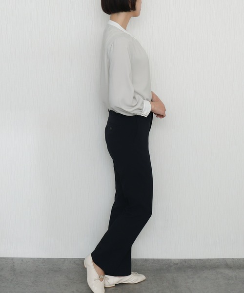 libelle more（リベル モア）の「【防汚加工／イージーケア／透けにくい】ラクケア スタンドカラー配色ブラウス（シャツ/ブラウス・レディース・オフホワイト/グレイッシュベージュ/ネイビー・M/L）」の15枚目の写真