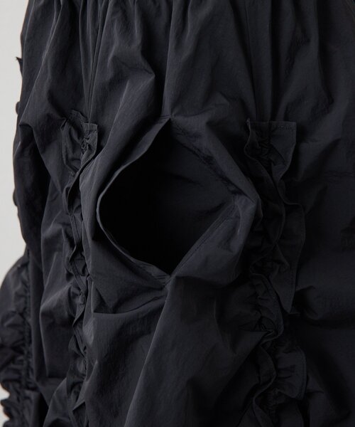 ear PAPILLONNER（イアパピヨネ）の「ドロストギャザースカート【SUM1 STYLE】（スカート・レディース・ブラック・FREE）」の4枚目の写真