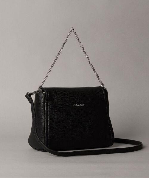 Calvin Klein(カルバン・クライン)の「クロスボディバッグ - エンブレムクロスボディバッグ(ショルダーバッグ・レディース・ホワイト/ブラック・FREE)」の4枚目の写真