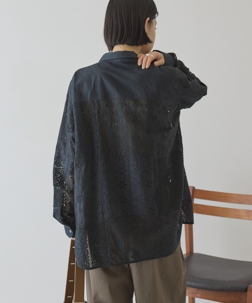 AMERICAN HOLIC(アメリカンホリック)の「レースパッチワークシャツ(シャツ/ブラウス・レディース・オフホワイト/ブラック/ブラウン・L/M)」の12枚目の写真