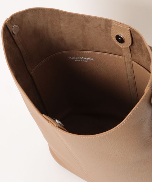 Maison Margiela（メゾンマルジェラ）の「Maison Margiela DRESS-AGE HOBO（ハンドバッグ・レディース・ライトブラウン・FREE）」の4枚目の写真