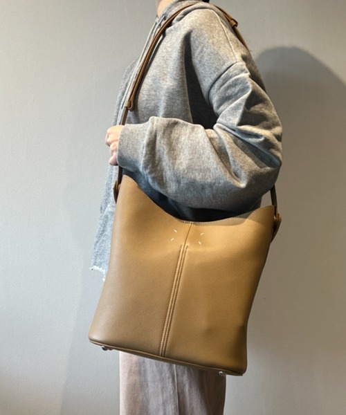 Maison Margiela(メゾンマルジェラ)の「Maison Margiela DRESS-AGE HOBO(ハンドバッグ・レディース・ライトブラウン・FREE)」の5枚目の写真