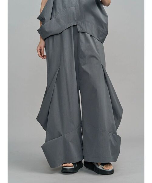 UN3D.(アンスリード)の「ROUND BOX COCOON PT / ラウンドボックスコクーンパンツ(その他パンツ・レディース・ブルー/グレー/ブラック/イエロー/ホワイト・38/36)」の3枚目の写真