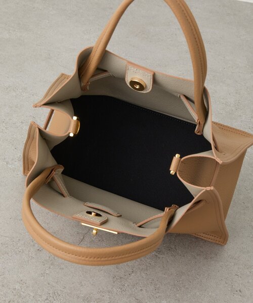 La boutique BonBon（ラブティックボンボン）の「【ヴィオラドーロ】イタリアンWフェイス型押しレザートート（トートバッグ・レディース・ベージュ・FREE）」の14枚目の写真