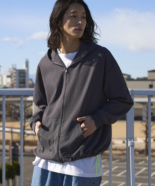 Firsthand（ファーストハンド）の「Firsthand/ファーストハンド スピンドル テック サーマル ナイロン ポケット ジップアップ パーカー（パーカー・メンズ・ブラック/ホワイト/チャコールグレー/ブルーグレー・LARGE/MEDIUM）」の3枚目の写真