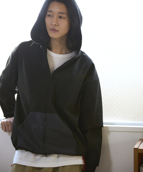 Firsthand（ファーストハンド）の「Firsthand/ファーストハンド スピンドル テック サーマル ナイロン ポケット ジップアップ パーカー（パーカー・メンズ・ブラック/ホワイト/チャコールグレー/ブルーグレー・LARGE/MEDIUM）」の2枚目の写真