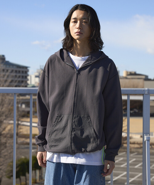 Firsthand（ファーストハンド）の「Firsthand/ファーストハンド スピンドル テック サーマル ナイロン ポケット ジップアップ パーカー（パーカー・メンズ・ブラック/ホワイト/チャコールグレー/ブルーグレー・LARGE/MEDIUM）」の17枚目の写真