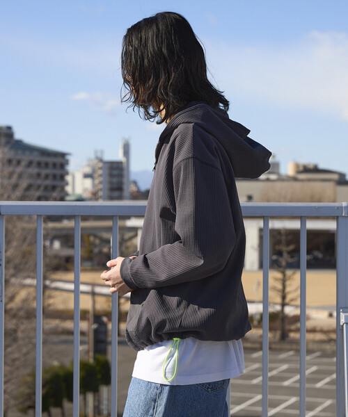 Firsthand（ファーストハンド）の「Firsthand/ファーストハンド スピンドル テック サーマル ナイロン ポケット ジップアップ パーカー（パーカー・メンズ・ブラック/ホワイト/チャコールグレー/ブルーグレー・LARGE/MEDIUM）」の19枚目の写真