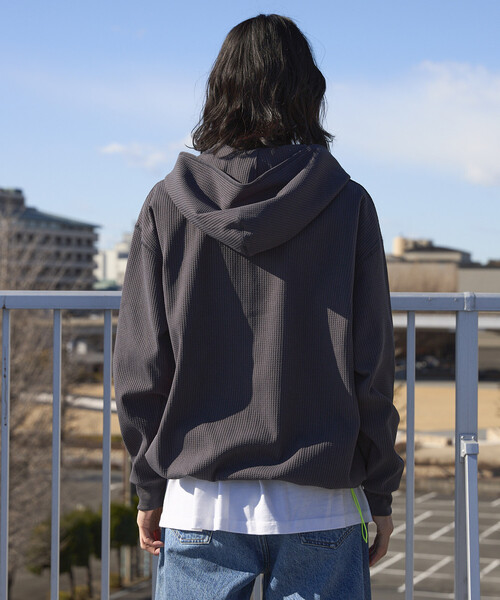 Firsthand（ファーストハンド）の「Firsthand/ファーストハンド スピンドル テック サーマル ナイロン ポケット ジップアップ パーカー（パーカー・メンズ・ブラック/ホワイト/チャコールグレー/ブルーグレー・LARGE/MEDIUM）」の20枚目の写真