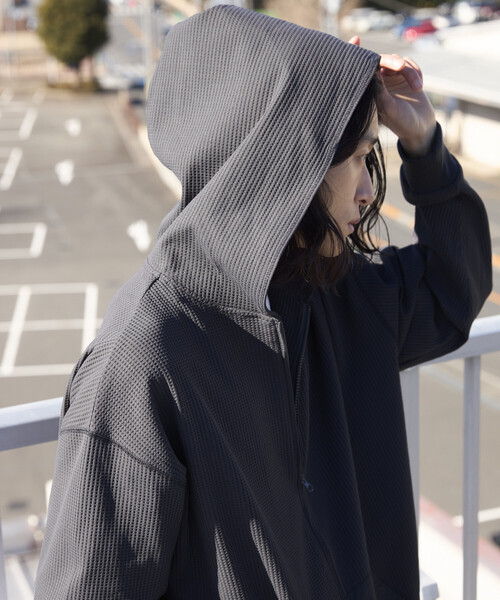 Firsthand（ファーストハンド）の「Firsthand/ファーストハンド スピンドル テック サーマル ナイロン ポケット ジップアップ パーカー（パーカー・メンズ・ブラック/ホワイト/チャコールグレー/ブルーグレー・LARGE/MEDIUM）」の11枚目の写真